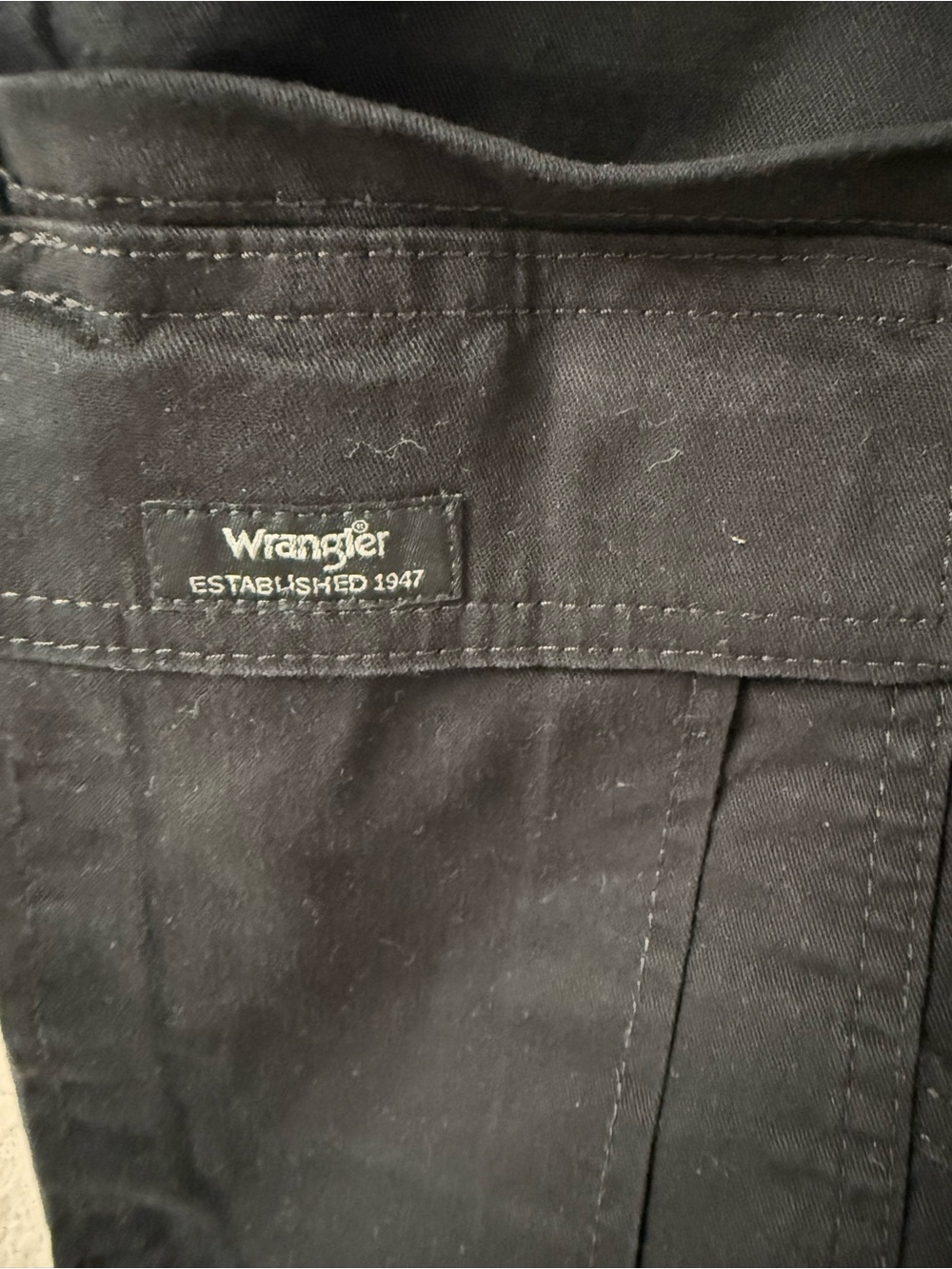 Wrangler Black Cargo Shorts with Side Pockets - Picture 3 of 7